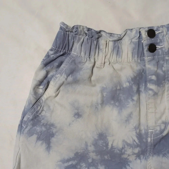 Universal Thread Women's High-rise Paperbag Shorts, Color Blue Marbled Size S - Picture 5 of 16